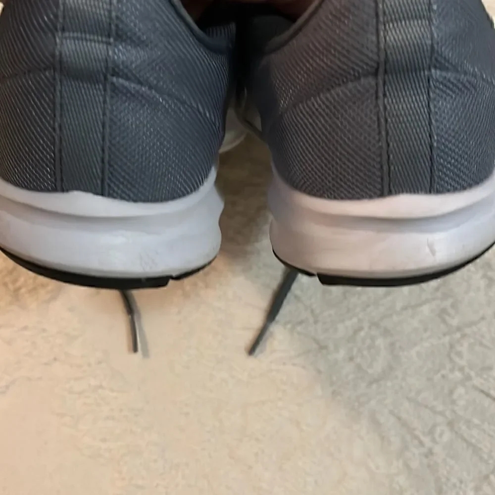 Nike    - Picture 3 of 6